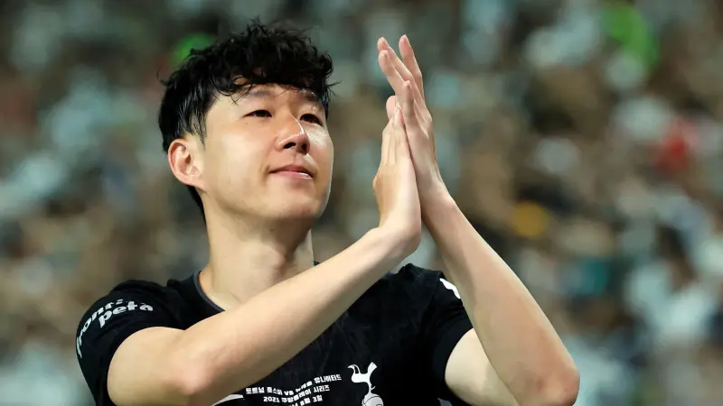 فيديو - سون يودع جماهير توتنهام وينتقل إلى لوس أنجلوس رسميا في صفقة قياسية