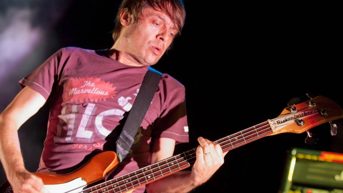 حضور لنجوم الروك وكرة القدم في جنازة غاري مونفيلد 