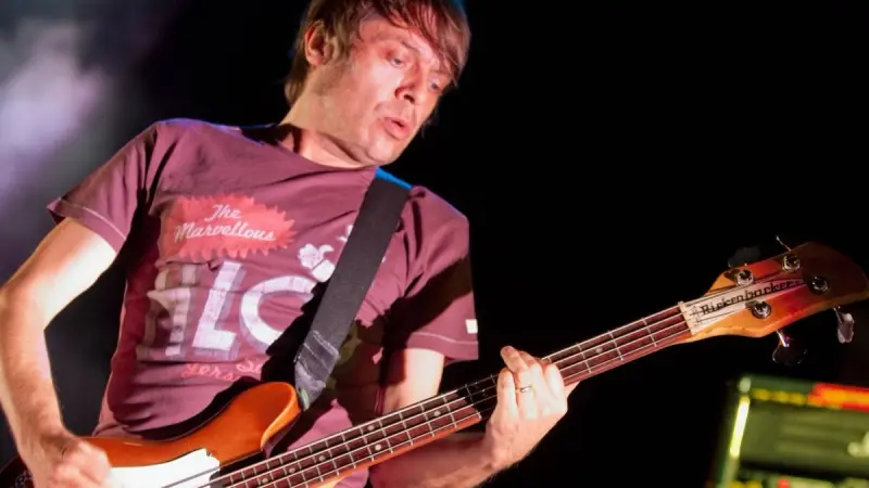 حضور لنجوم الروك وكرة القدم في جنازة غاري مونفيلد