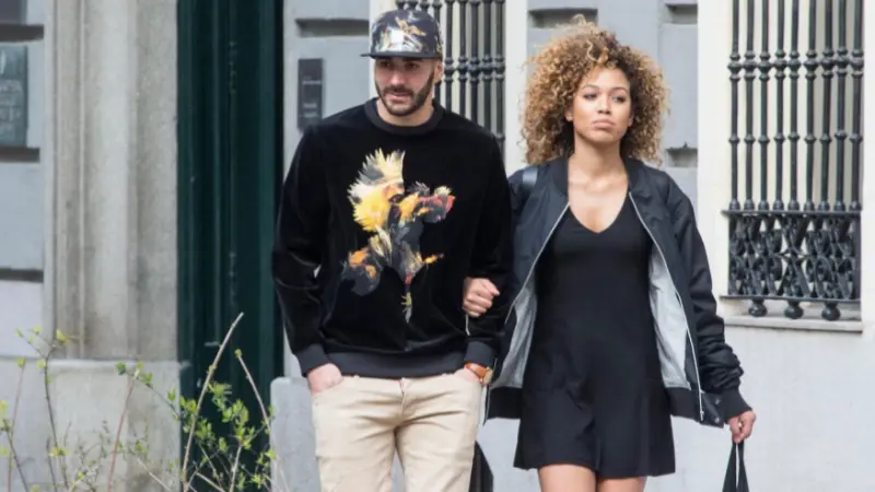 من هي زوجة كريم بنزيما.. وما علاقتها بجورجينا؟