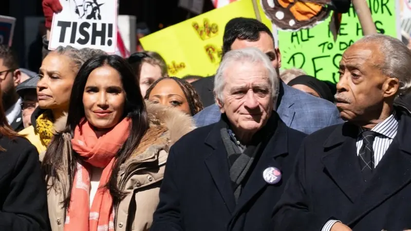 "يجب إيقافه الآن".. روبرت دي نيرو يشارك في تظاهرات ضد ترامب