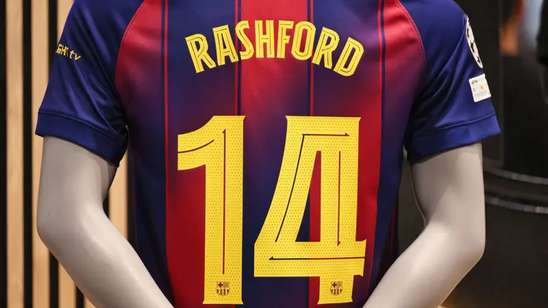 قبل ماركوس راشفورد.. 3 نجوم ارتدوا الرقم 14 في برشلونة