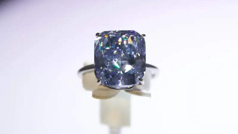 فيديو - جوهرة البحر الأبيض المتوسط في أبوظبي.. أندر وأغلى ماسة في العالم