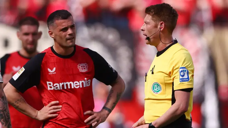 فيديو – حكم يثير الجدل في الـ"بوندسليغا" عبر مكبر الصوت لتفسير إلغاء هدف