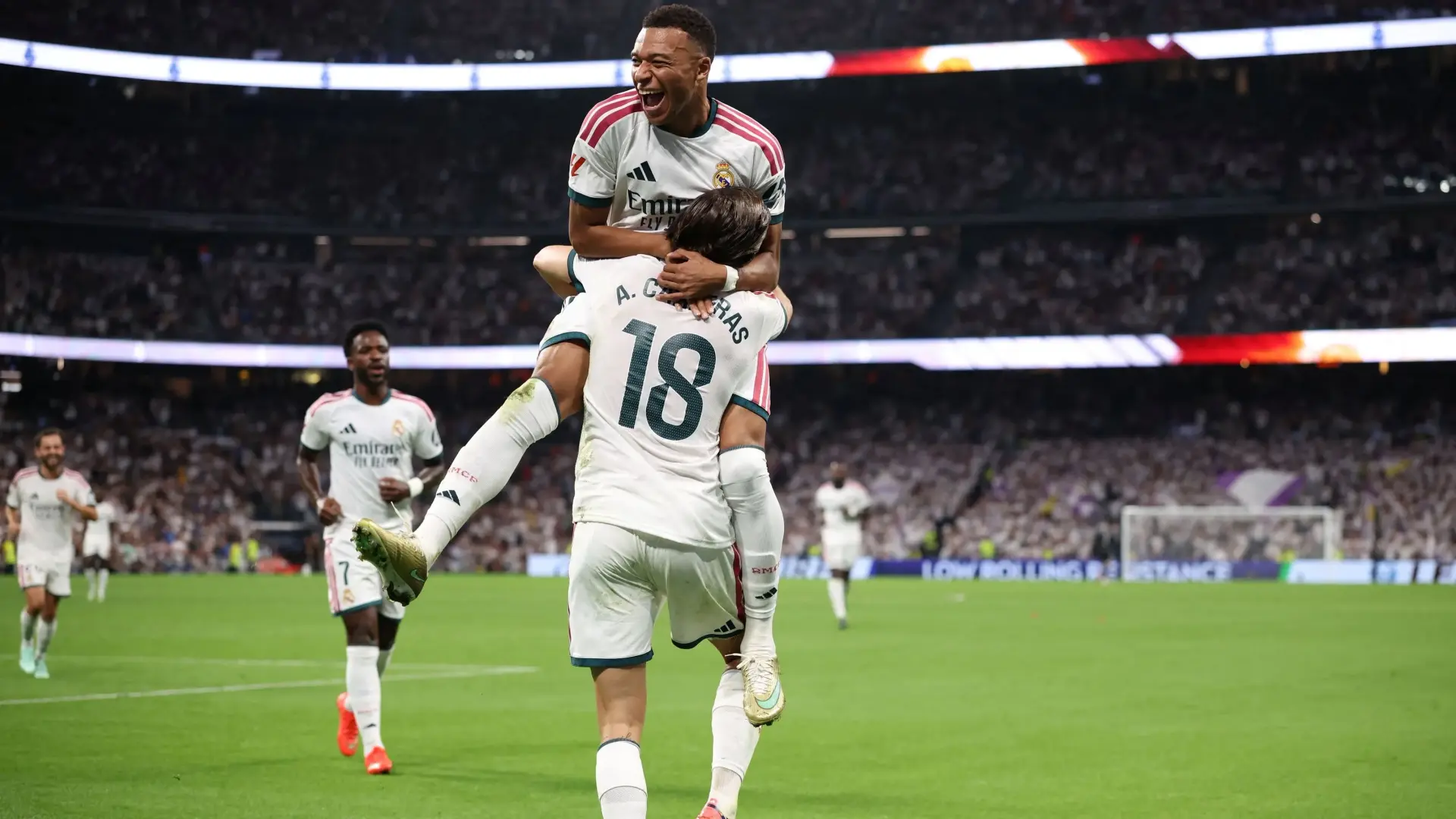 ريال مدريد استعاد توازنه بفوز كبير في الدوري الإسباني (رويترز) ريال مدريد استعاد توازنه بفوز كبير في الدوري الإسباني (رويترز)