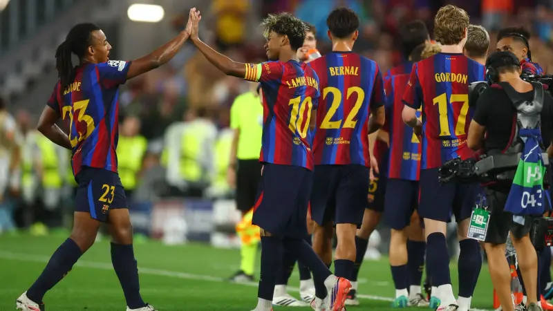 القنوات الناقلة لمباراة برشلونة ضد راسينغ سانتاندير اليوم في الدوري الإسباني مع الموعد