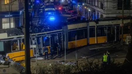 related_news_inside_blogsفيديو وصور - عشرات القتلى والجرحى بانحراف ترام بإيطاليا