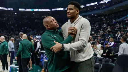 related_news_inside_blogsبعد إخفاقات متتالية.. نهاية مسيرة دوك ريفرز مع ميلووكي باكس