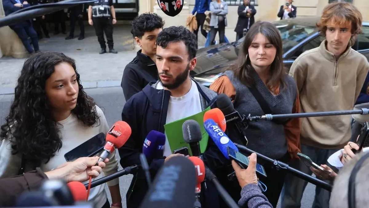 رياض راني أحد أبرز الوجوه المرتبطة بالاحتجاجات التي تشهدها الثانويات الفرنسية (أ ف ب) رياض راني أحد أبرز الوجوه المرتبطة بالاحتجاجات التي تشهدها الثانويات الفرنسية (أ ف ب)