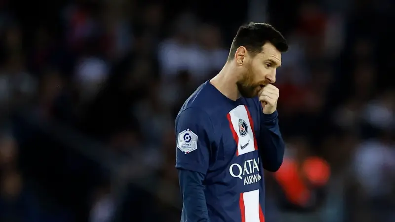 بسبب ميسي.. نجم منتخب المغرب خارج حسابات برشلونة