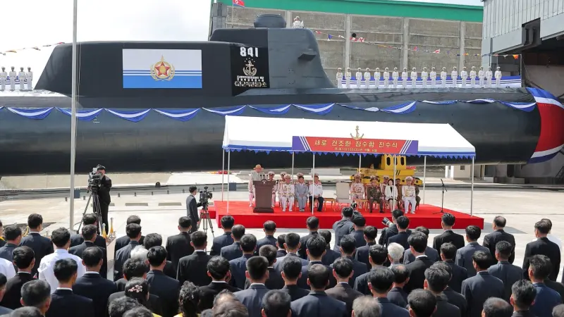 "نووية تكتيكية هجومية".. بيونغ يانغ تكشف عن غواصة جديدة