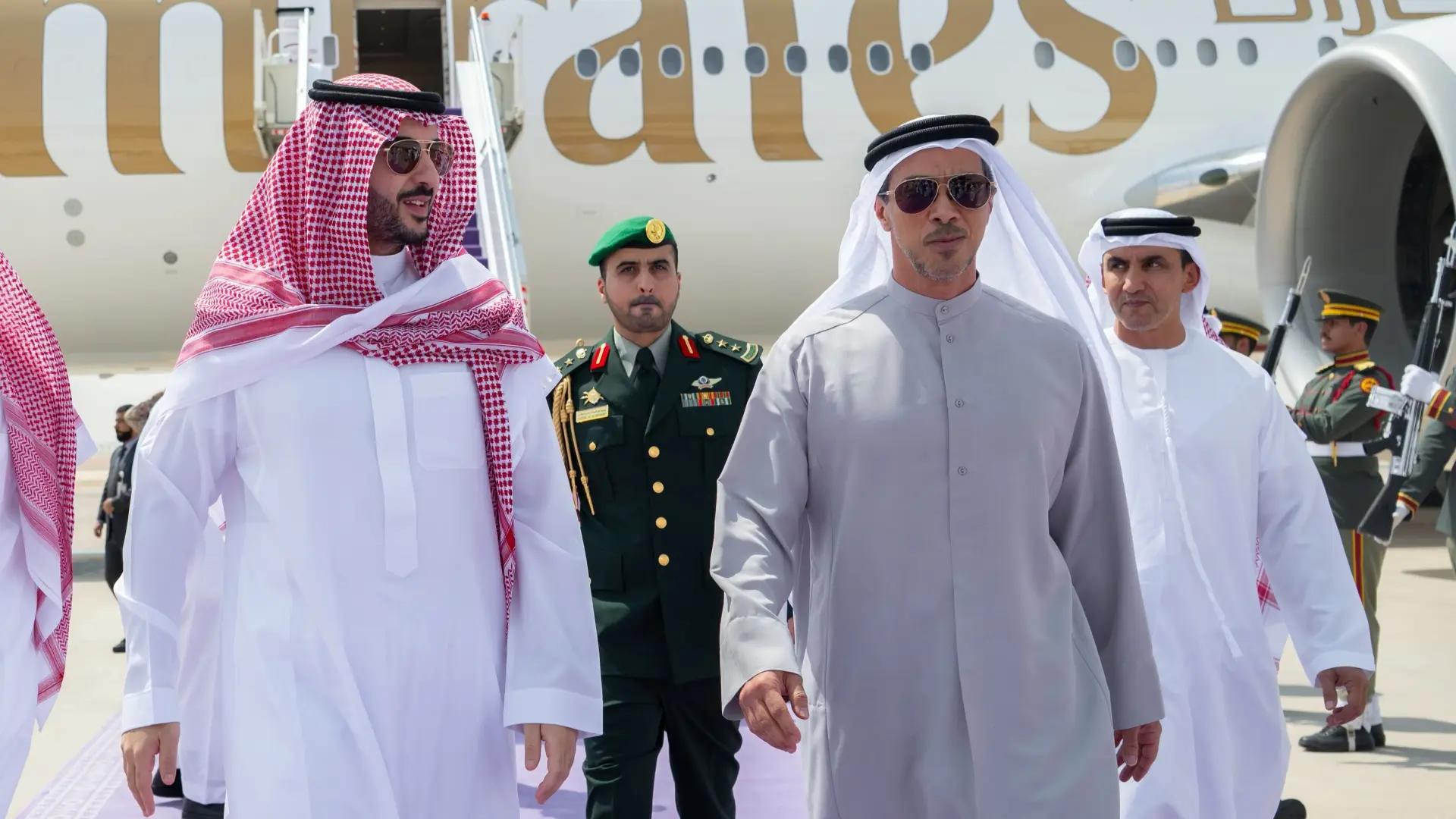 منصور بن زايد وخالد بن سلمان يبحثان في الرياض العلاقات الأخوية منصور بن زايد وخالد بن سلمان يبحثان في الرياض العلاقات الأخوية