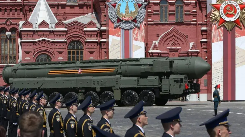 التهديد النووي بين موسكو وواشنطن.. دفاع أم ابتزاز؟