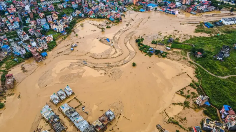 دراسة: الفيضانات ترفع كمية البلاستيك المتجه إلى المحيطات