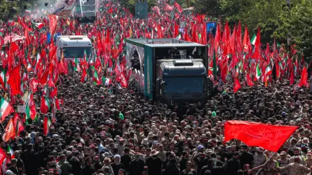 المشهد باختصار: إيران تشيّع خامنئي.. وقرار مفاجئ من "حماس" في غزة