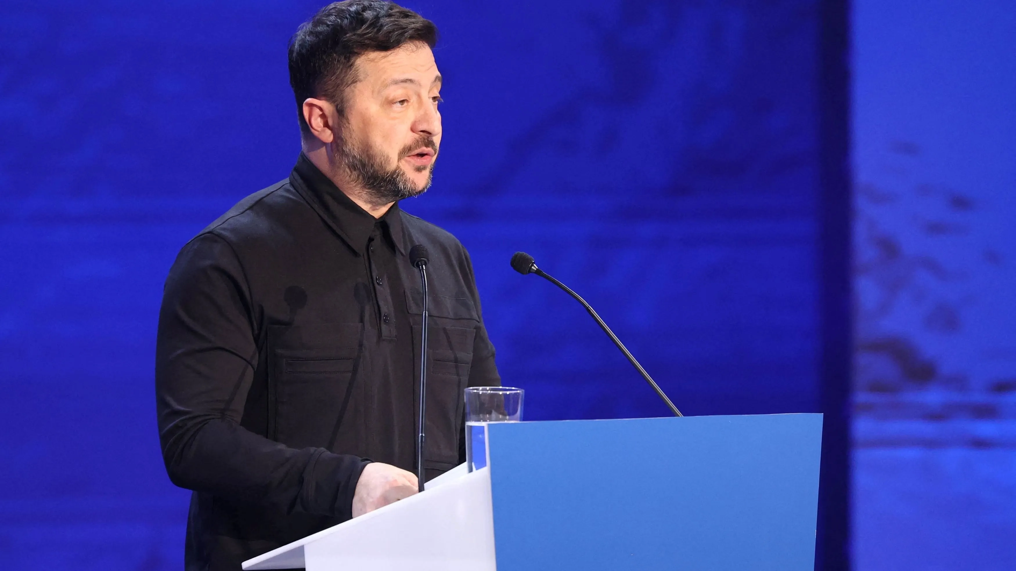 زيلينسكي: على روسيا أن تعيد التفكير في علاقاتها مع إيران 