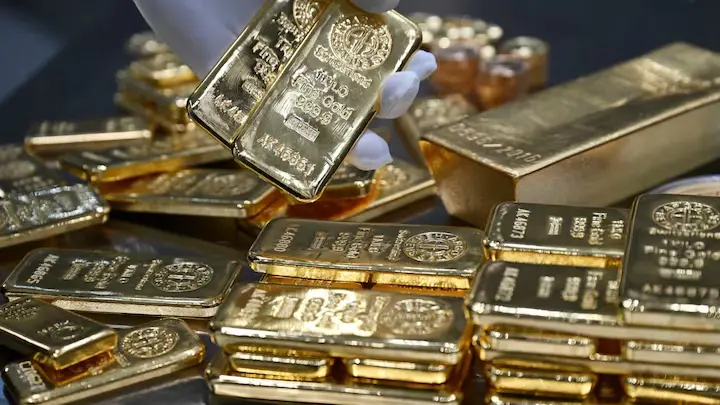 الذهب يهبط لأدنى مستوى في أكثر من أسبوع