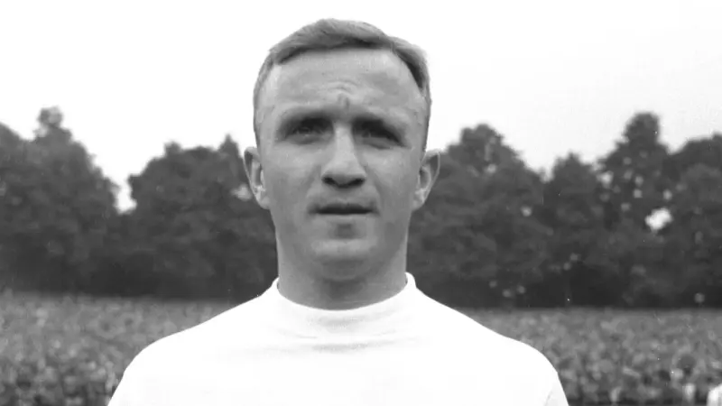 وفاة خوسيه سانتاماريا أسطورة دفاع ريال مدريد