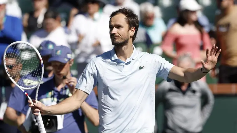 إنديان ويلز - هيمنة شفيونتيك وسرعة مدفيديف تقودهما إلى ثمن النهائي