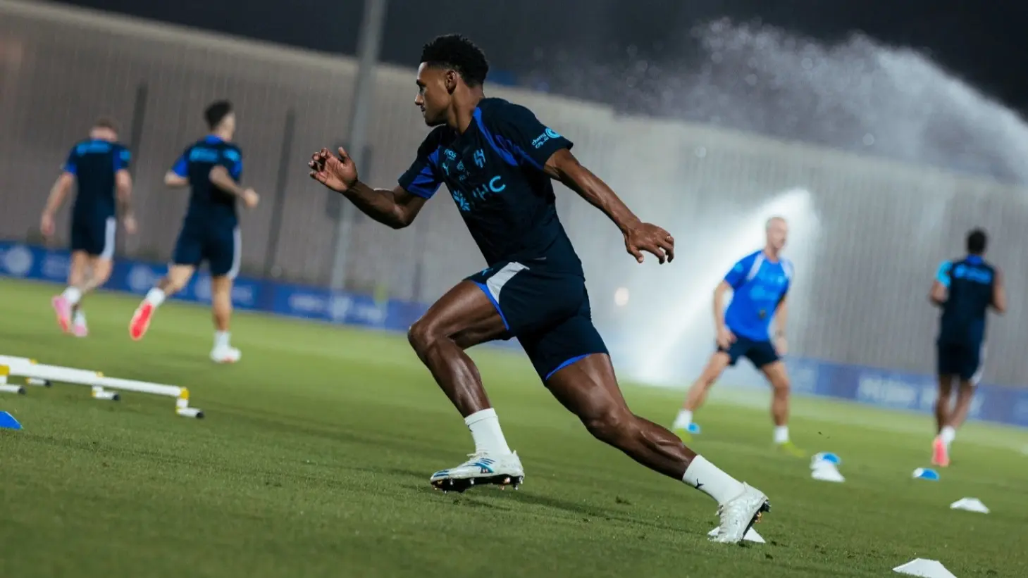 الهلال يواجه الأهلي في قمة الجولة الـ3 من الدوري السعودي (إكس) الهلال يواجه الأهلي في قمة الجولة الـ3 من الدوري السعودي (إكس)