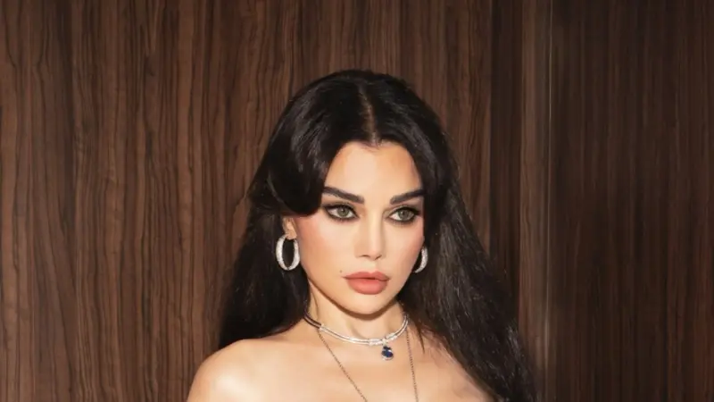 فيديو – هيفاء وهبي تتعرض لموقف محرج في حفل زفاف ابن جوليا بطرس