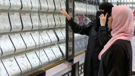 related_news_inside_blogsسعر مثقال الذهب اليوم في العراق عيار 21 اليوم الجمعة 5/6/2026 يواصل التراجع