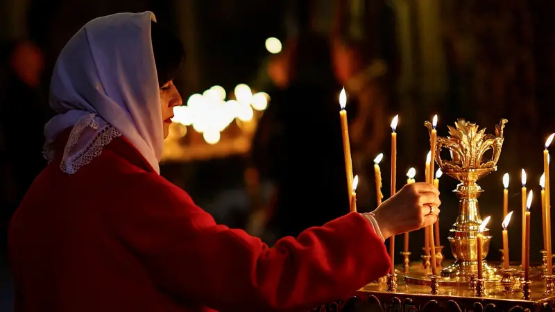 روسيا وأوكرانيا تتبادلان الاتهامات بانتهاك هدنة عيد القيامة