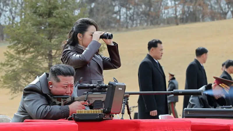 صور - هدايا غير مألوفة من زعيم كوريا الشمالية لكبار مسؤوليه