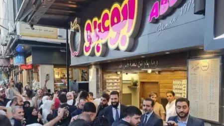 related_news_inside_blogsفيديو - تفاعل واسع مع الشرع داخل محل شاورما