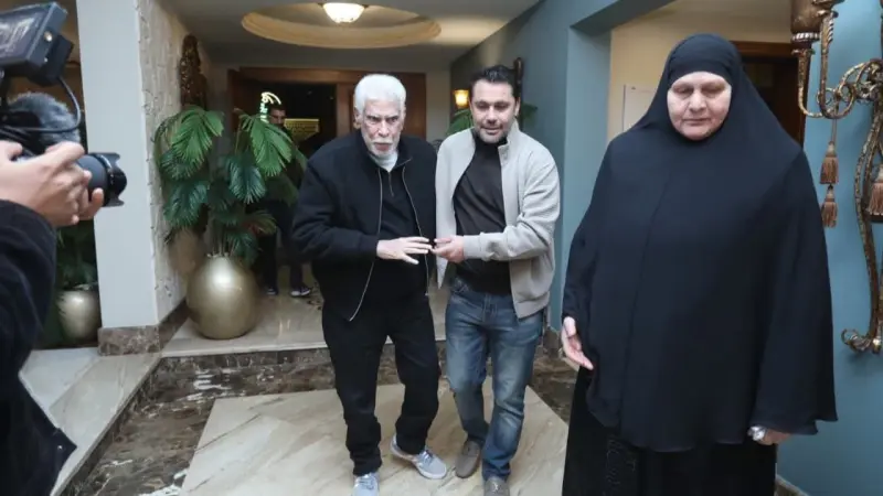 فيديو - دموع حسن شحاتة أمام والدة محمد عبد الوهاب تخطف قلوب الجماهير