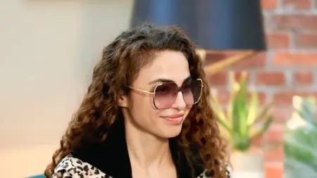 فيديو - دوللي شاهين تكشف أسباب تغيّر لون بشرتها بعد ولادة ابنتها
