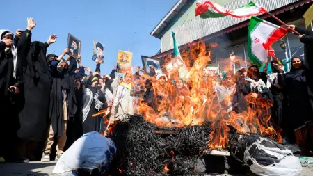 related_news_inside_blogsاليوم التالي في إيران.. من سيحكم في حال سقوط النظام؟