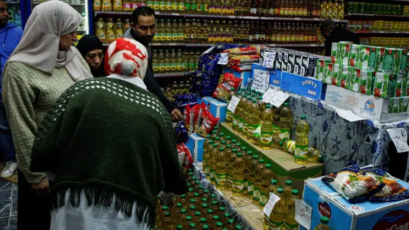 تكلفة المعيشة في مصر ترتفع مع ضغوط السكن والنقل والطاقة