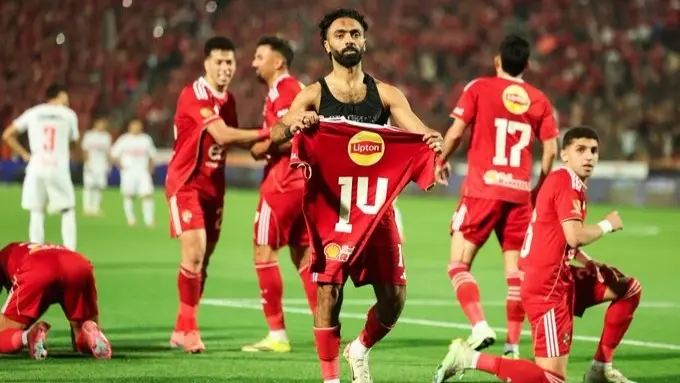 من يفوز بلقب الدوري المصري في حال تعادل النقاط بين الأهلي والزمالك وبيراميدز؟