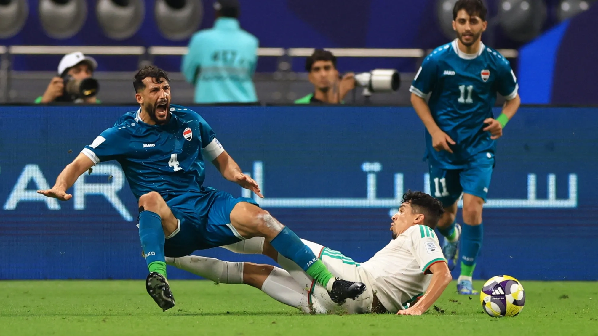 المشهد سبورتس: الجزائر والإمارات يُرافقان العراق والأردن في كأس العرب.. وميسي يحقق جائزة جديدة 