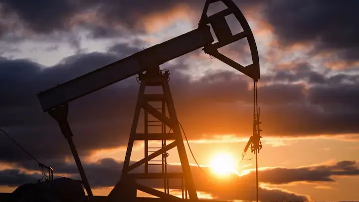 أسعار النفط ترتفع مع استبعاد رفع العقوبات عن الخام الروسي