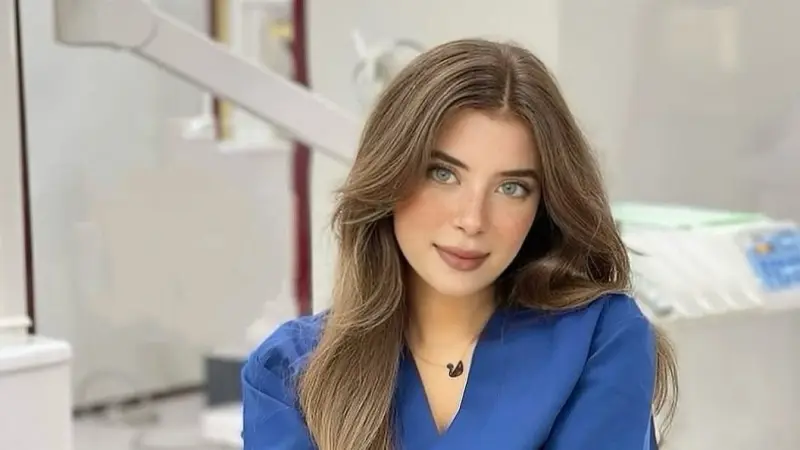 من هي الفنانة إيرينا يسري؟ هنأت مصطفى أبو سريع على خبر طلاقه