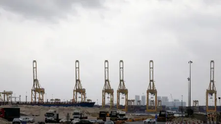 related_news_inside_blogsمكتب دبي الإعلامي: حطام ناتج عن عملية اعتراض جوي تسبب في اندلاع حريق في أحد أرصفة ميناء جبل علي