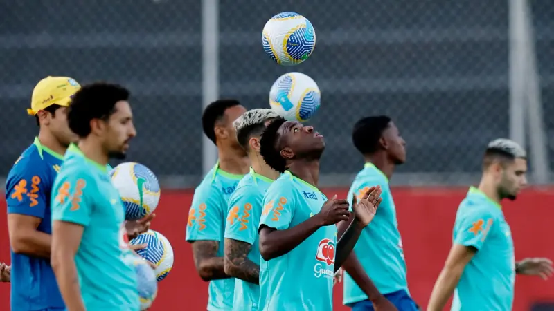 القنوات الناقلة لمباراة البرازيل وأوروغواي في تصفيات كأس العالم 2026 أميركا الجنوبية مع التشكيلة