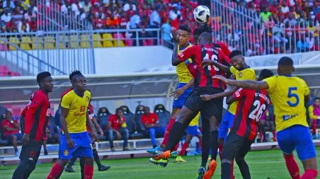 related_news_inside_blogsفيديو - فريقان في ملعبين.. تعرف إلى فصة أغرب مباراة كرة قدم في إفريقيا هذا الأسبوع