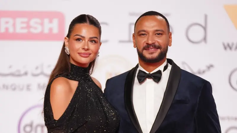 فيديو - بعد شائعة انفصالهما... أحمد خالد صالح وهنادي مهنا معًا في مهرجان القاهرة السينمائي