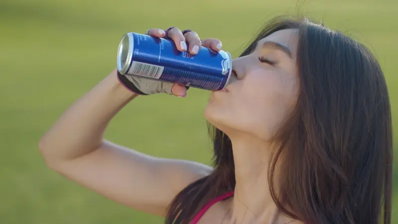 تحذير من تناول مشروبات الطاقة: خطرها الصحي كبير