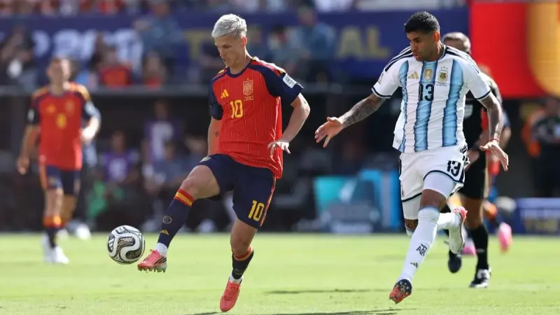 الانتقالات - إنتر ميلان يتفوق على برشلونة في سباق التعاقد مع كريستيان روميرو