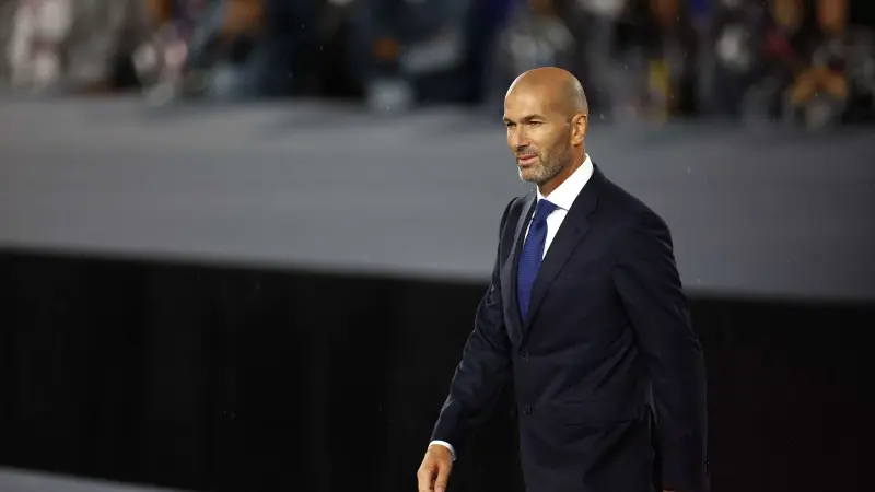 رغم العرض المُغري.. لماذا رفض زين الدين زيدان تدريب الهلال السعودي؟