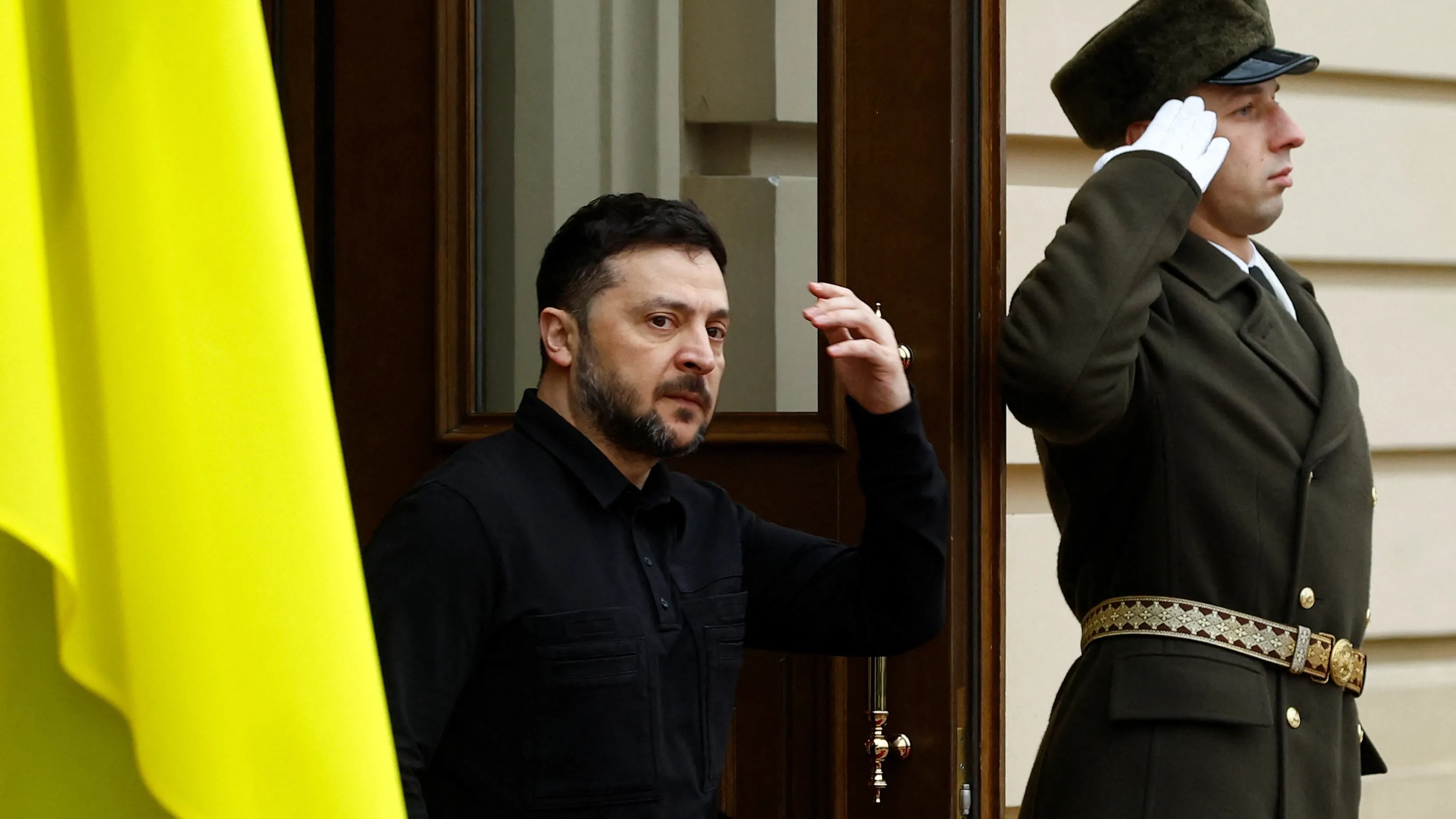 زيلينسكي يلجأ إلى الأوروبيين بعد فشل مفاوضات ميامي 