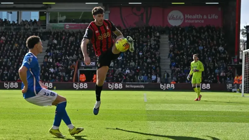 برشلونة يقترب حسم التعاقد مع ماركوس سينيسي