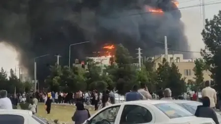 related_news_inside_blogsفيديو - قتلى وجرحى بحريق مركز تجاري غرب طهران