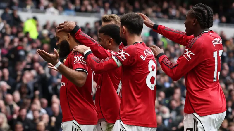 تشكيلة مانشستر يونايتد أمام إيفرتون اليوم وغيابات القائمة.. أموريم يعاني