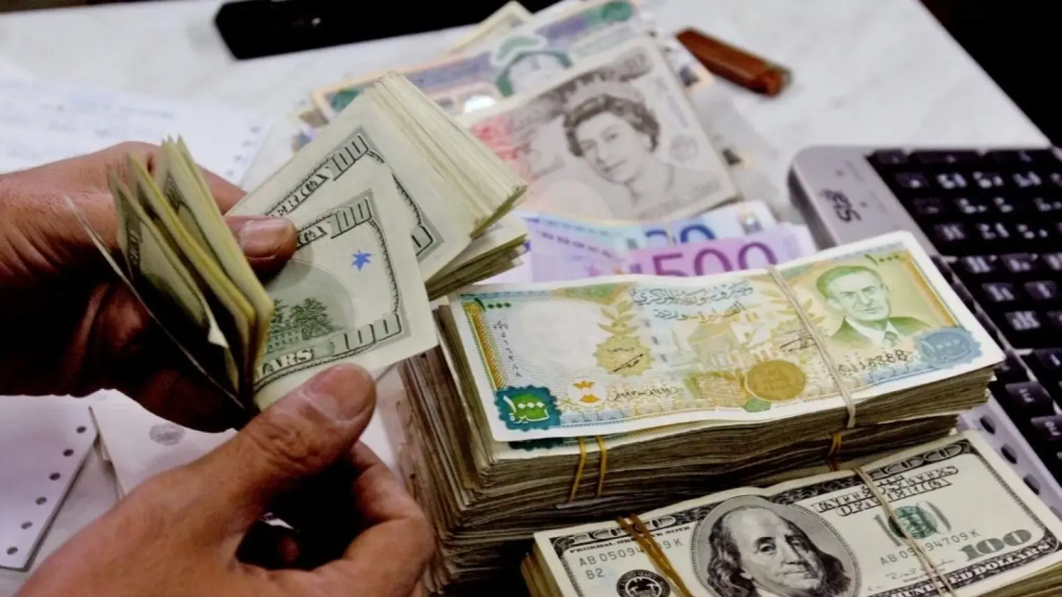 تراجع الدولار الأميركي في السوق السوداء بسوريا بـ 35 ليرة فقط تراجع الدولار الأميركي في السوق السوداء بسوريا بـ 35 ليرة فقط