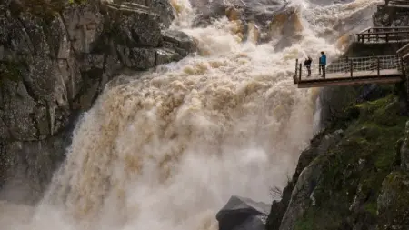 ضحايا في البرتغال وإسبانيا جراء العاصفة ليوناردو.. إليكم التفاصيل